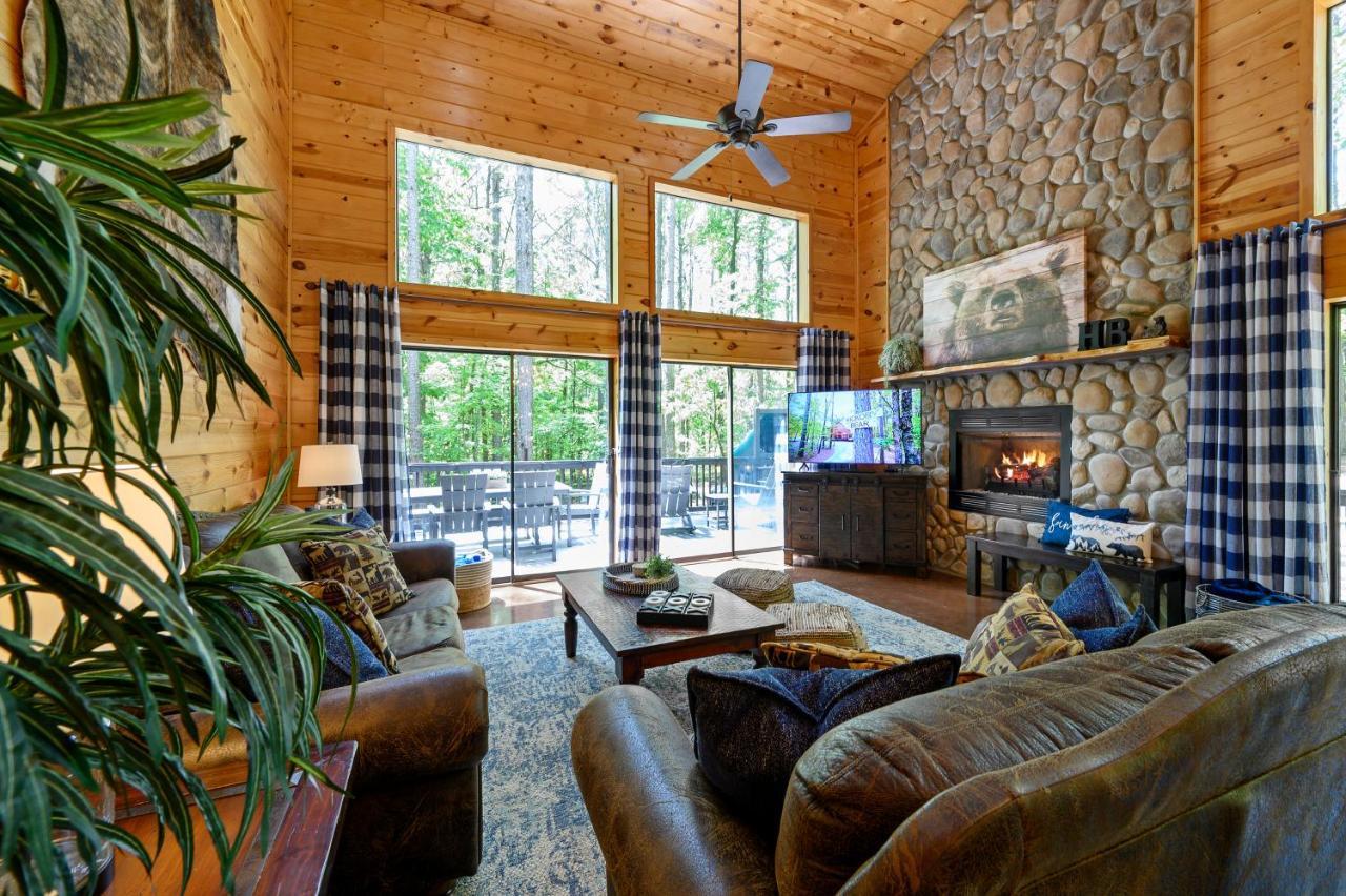 Hickory Bear - Cabin Surrounded By Pines, Sleeps 10, Hot Tub, Fire Pit, Arcade, Foosball Table & Deck Slide Broken Bow Εξωτερικό φωτογραφία