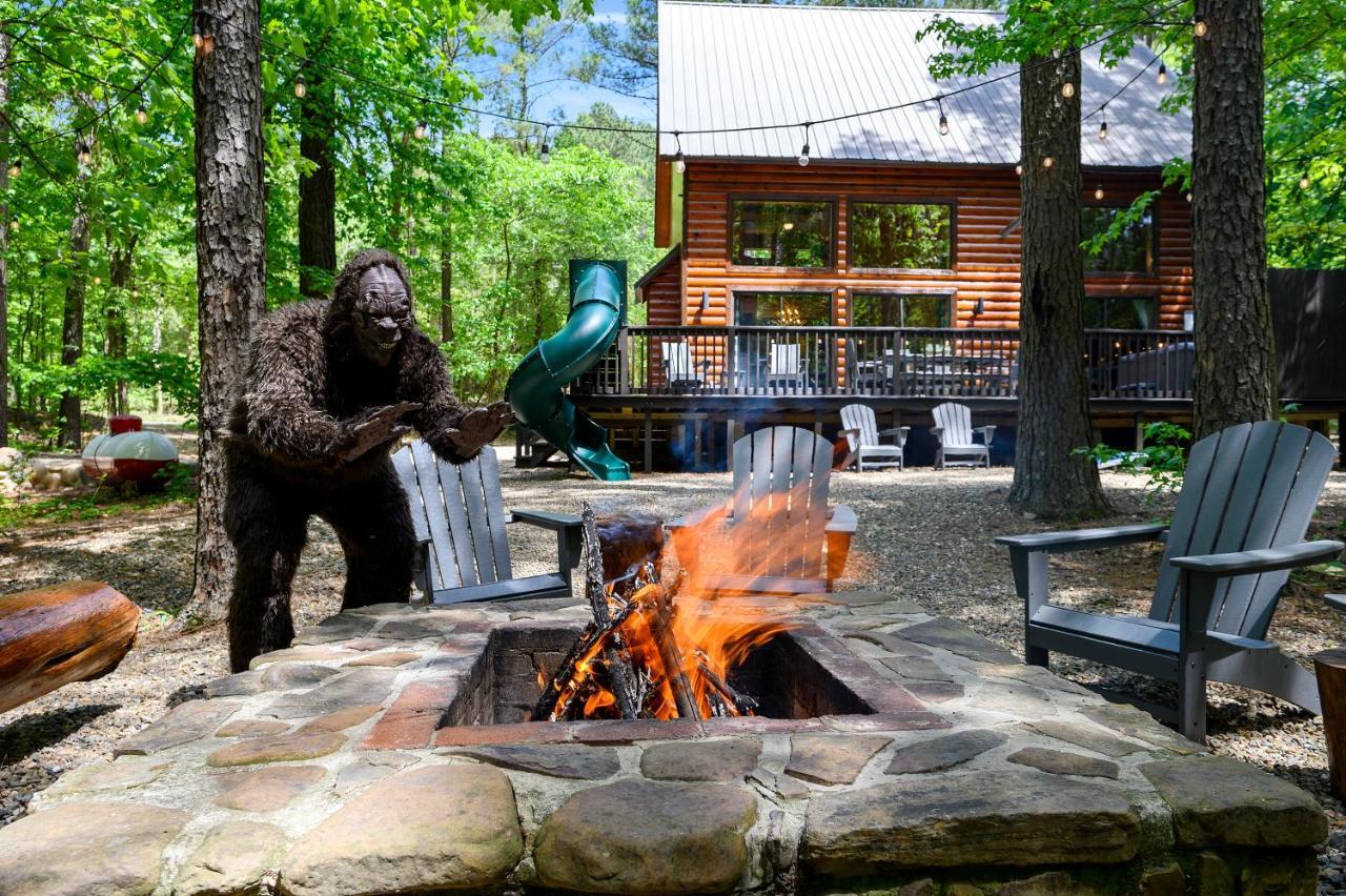 Hickory Bear - Cabin Surrounded By Pines, Sleeps 10, Hot Tub, Fire Pit, Arcade, Foosball Table & Deck Slide Broken Bow Εξωτερικό φωτογραφία