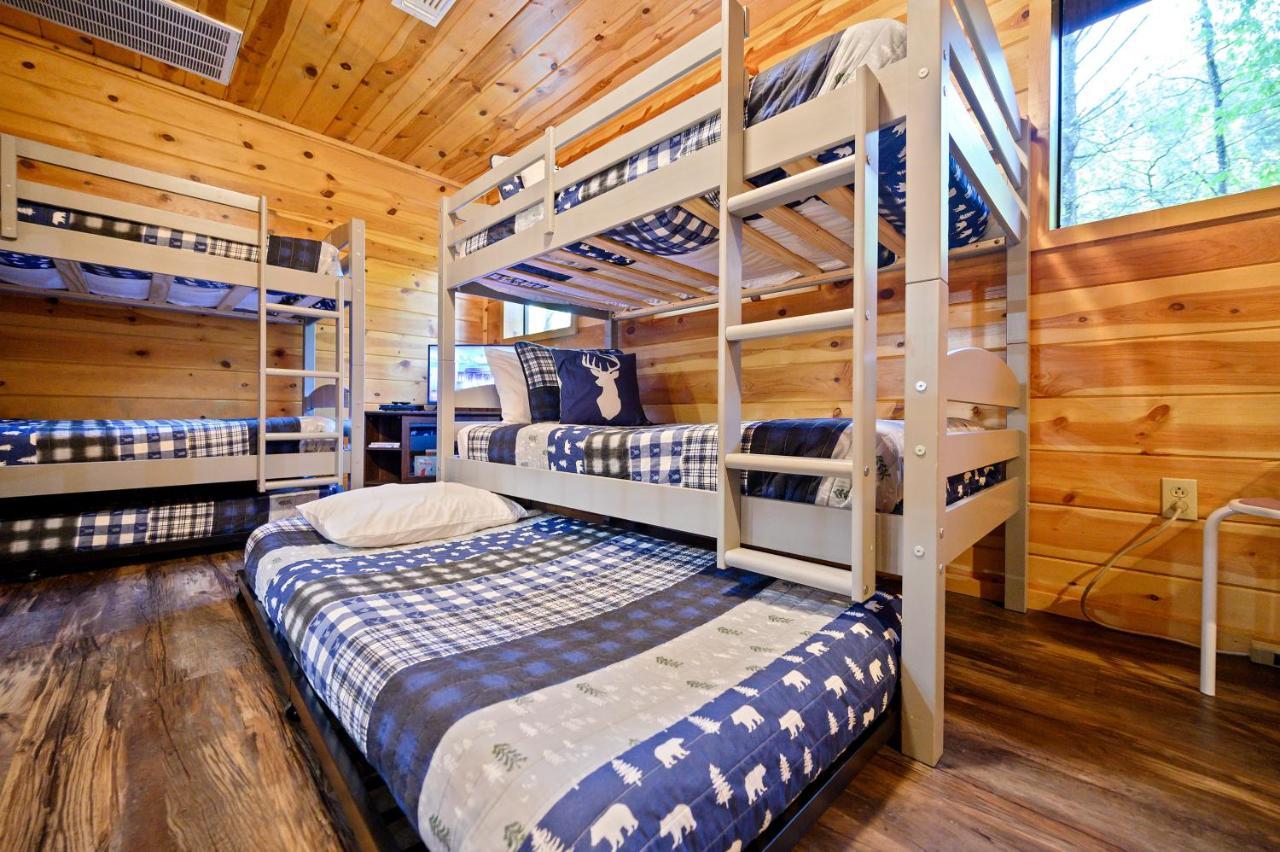 Hickory Bear - Cabin Surrounded By Pines, Sleeps 10, Hot Tub, Fire Pit, Arcade, Foosball Table & Deck Slide Broken Bow Εξωτερικό φωτογραφία