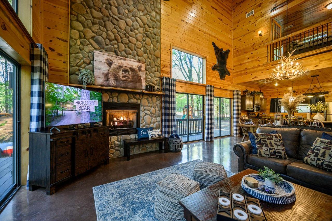 Hickory Bear - Cabin Surrounded By Pines, Sleeps 10, Hot Tub, Fire Pit, Arcade, Foosball Table & Deck Slide Broken Bow Εξωτερικό φωτογραφία