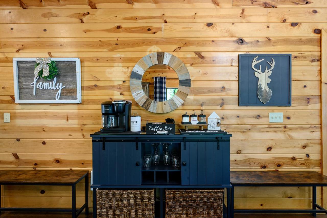 Hickory Bear - Cabin Surrounded By Pines, Sleeps 10, Hot Tub, Fire Pit, Arcade, Foosball Table & Deck Slide Broken Bow Εξωτερικό φωτογραφία