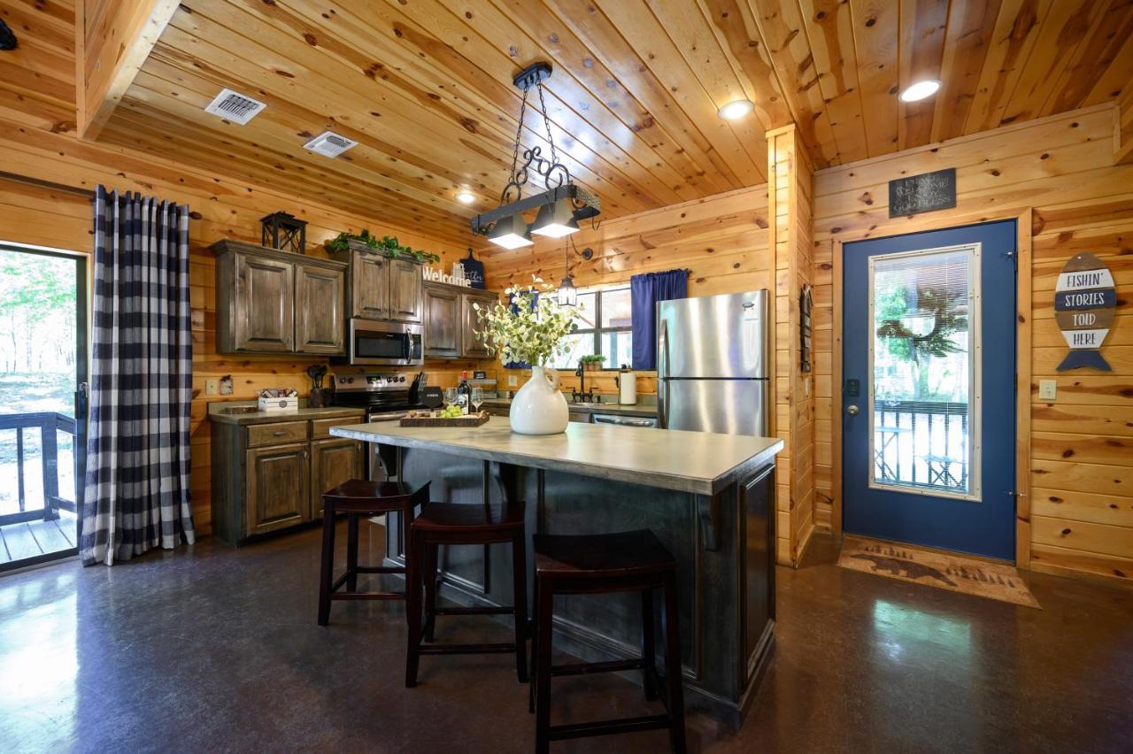 Hickory Bear - Cabin Surrounded By Pines, Sleeps 10, Hot Tub, Fire Pit, Arcade, Foosball Table & Deck Slide Broken Bow Εξωτερικό φωτογραφία