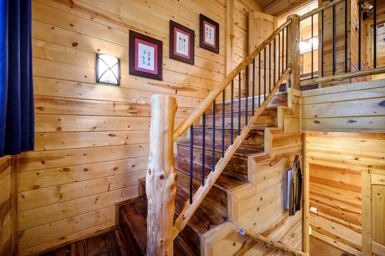 Hickory Bear - Cabin Surrounded By Pines, Sleeps 10, Hot Tub, Fire Pit, Arcade, Foosball Table & Deck Slide Broken Bow Εξωτερικό φωτογραφία