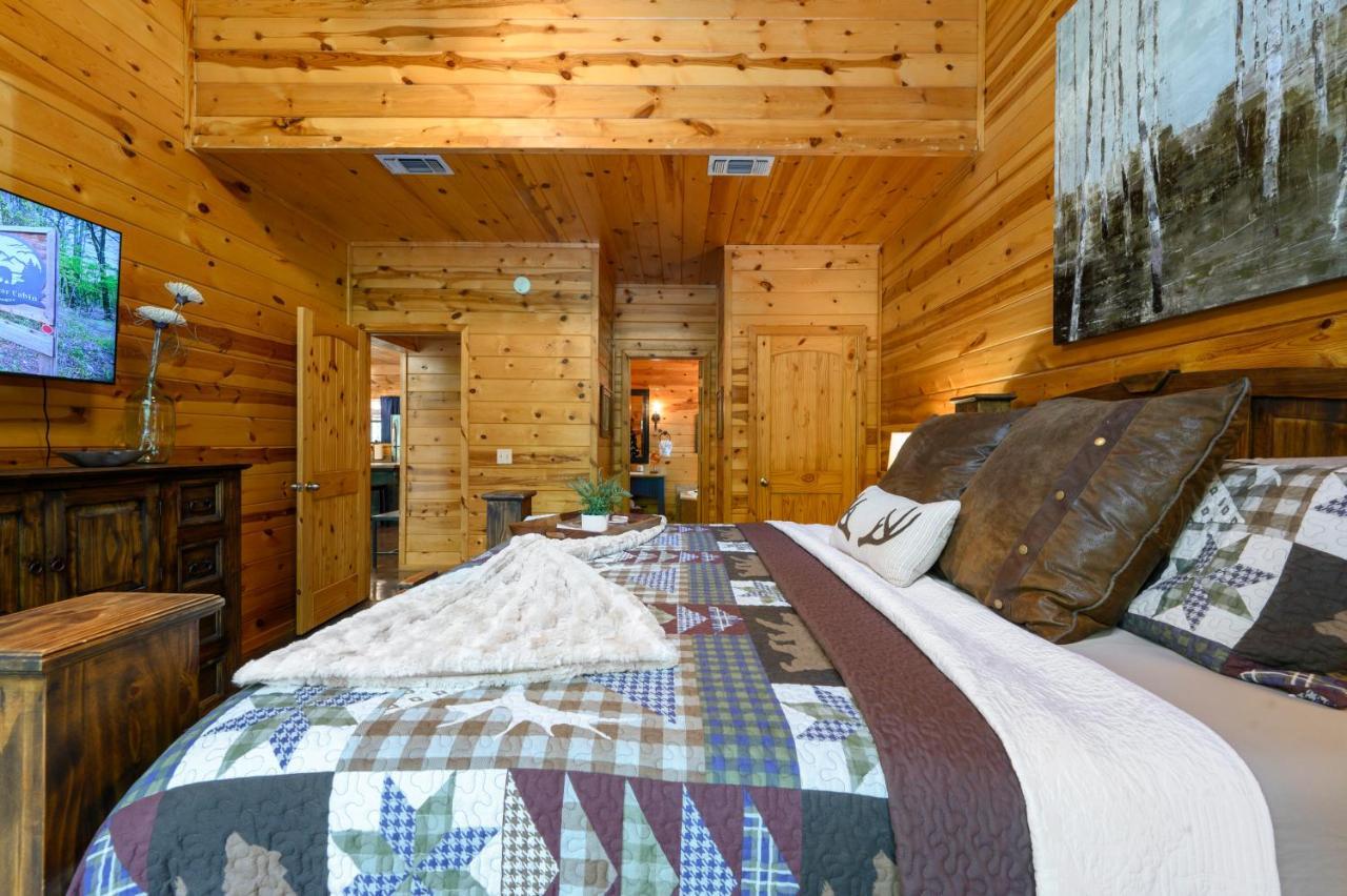 Hickory Bear - Cabin Surrounded By Pines, Sleeps 10, Hot Tub, Fire Pit, Arcade, Foosball Table & Deck Slide Broken Bow Εξωτερικό φωτογραφία