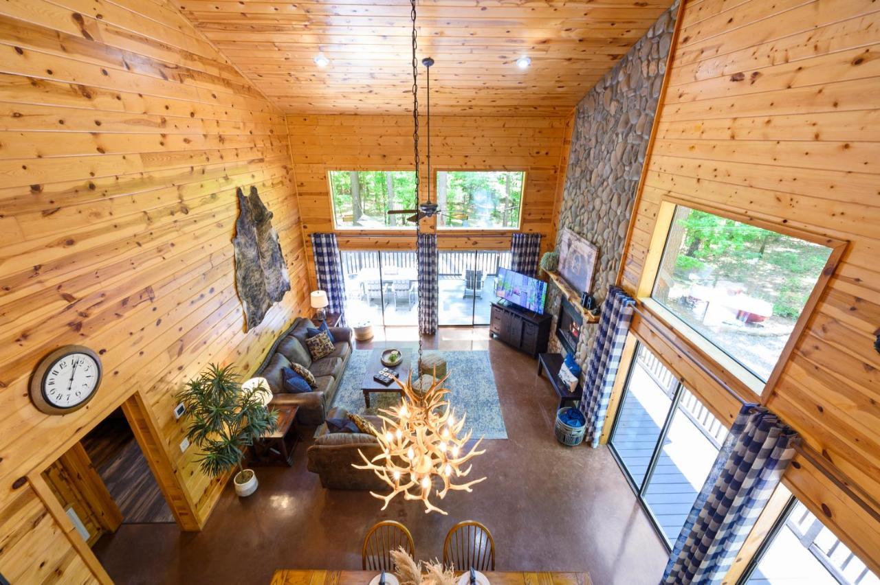 Hickory Bear - Cabin Surrounded By Pines, Sleeps 10, Hot Tub, Fire Pit, Arcade, Foosball Table & Deck Slide Broken Bow Εξωτερικό φωτογραφία