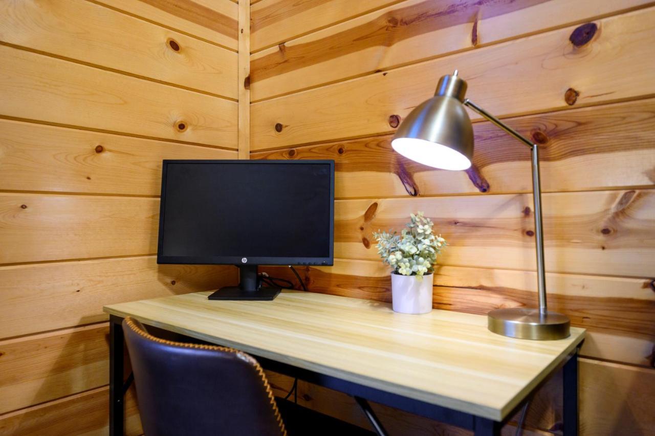 Hickory Bear - Cabin Surrounded By Pines, Sleeps 10, Hot Tub, Fire Pit, Arcade, Foosball Table & Deck Slide Broken Bow Εξωτερικό φωτογραφία