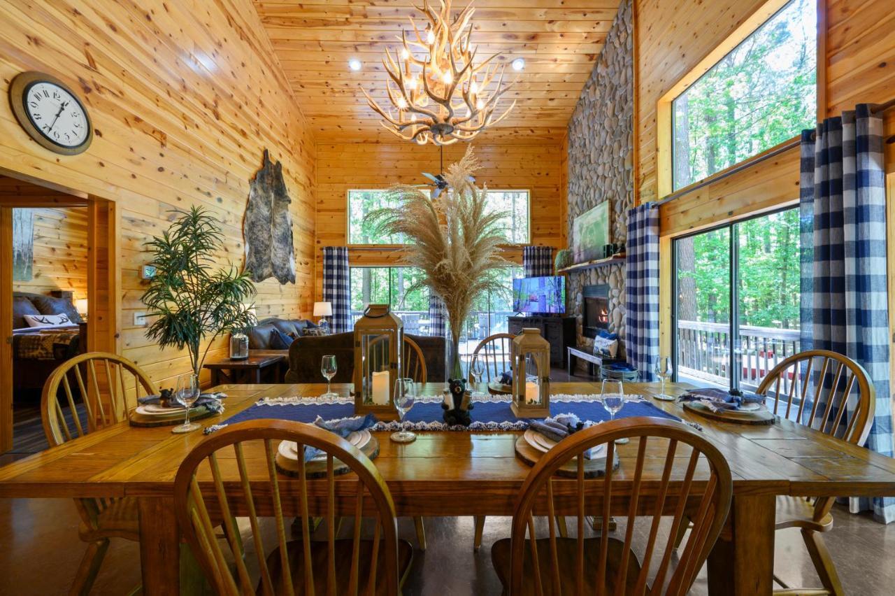 Hickory Bear - Cabin Surrounded By Pines, Sleeps 10, Hot Tub, Fire Pit, Arcade, Foosball Table & Deck Slide Broken Bow Εξωτερικό φωτογραφία