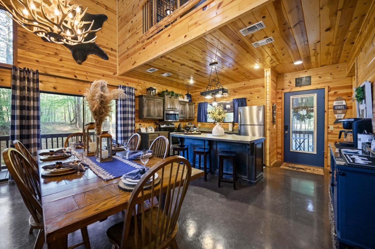 Hickory Bear - Cabin Surrounded By Pines, Sleeps 10, Hot Tub, Fire Pit, Arcade, Foosball Table & Deck Slide Broken Bow Εξωτερικό φωτογραφία