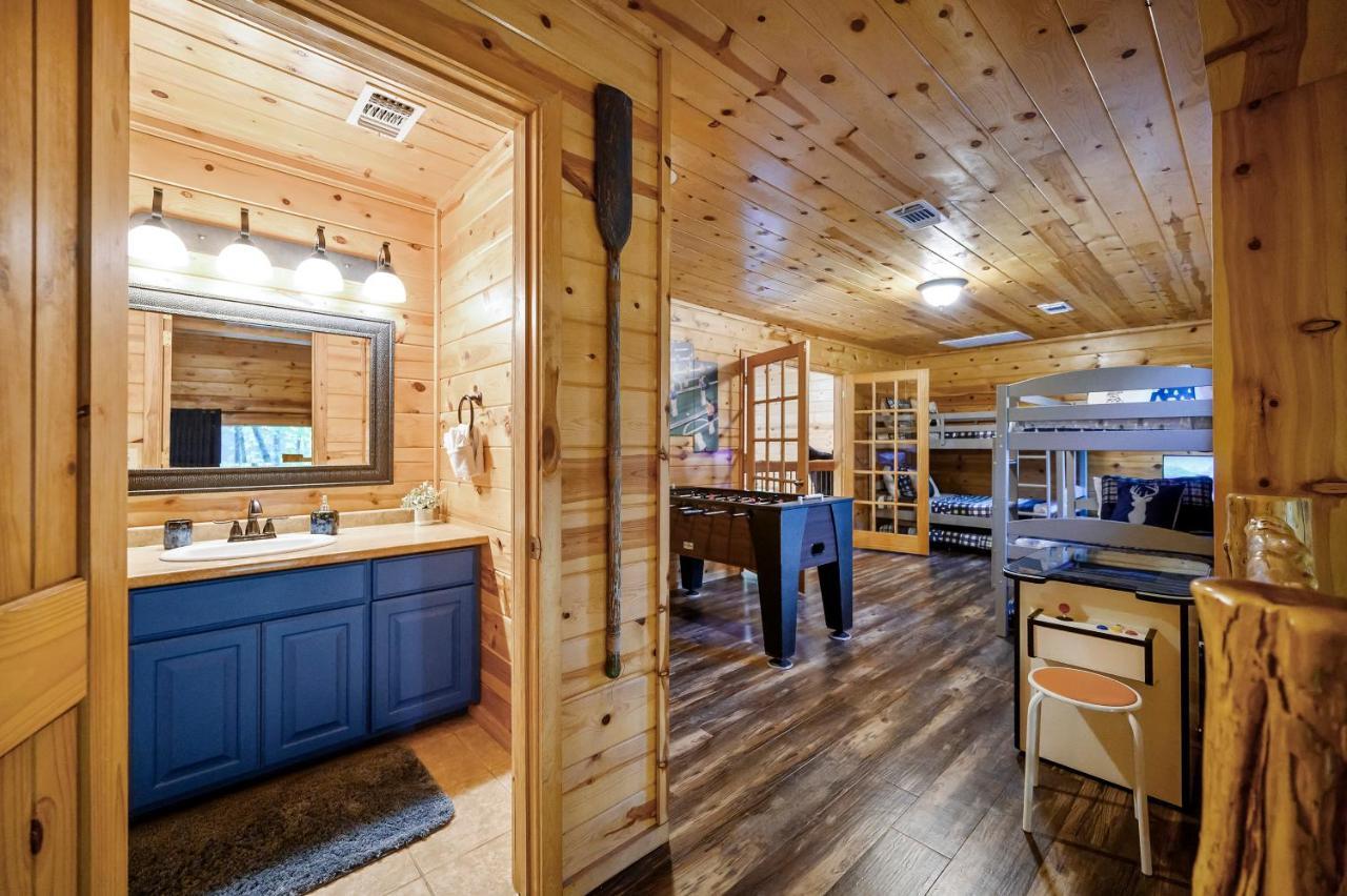 Hickory Bear - Cabin Surrounded By Pines, Sleeps 10, Hot Tub, Fire Pit, Arcade, Foosball Table & Deck Slide Broken Bow Εξωτερικό φωτογραφία