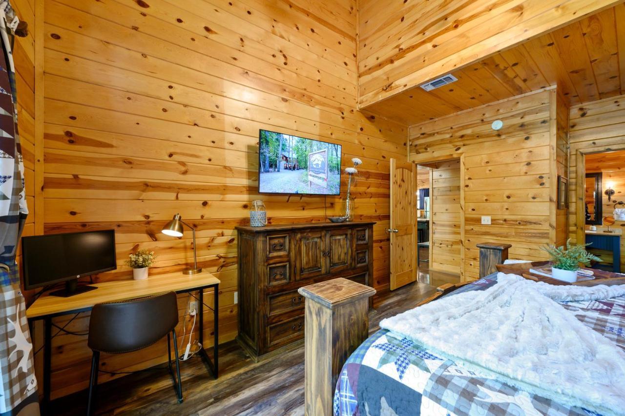 Hickory Bear - Cabin Surrounded By Pines, Sleeps 10, Hot Tub, Fire Pit, Arcade, Foosball Table & Deck Slide Broken Bow Εξωτερικό φωτογραφία