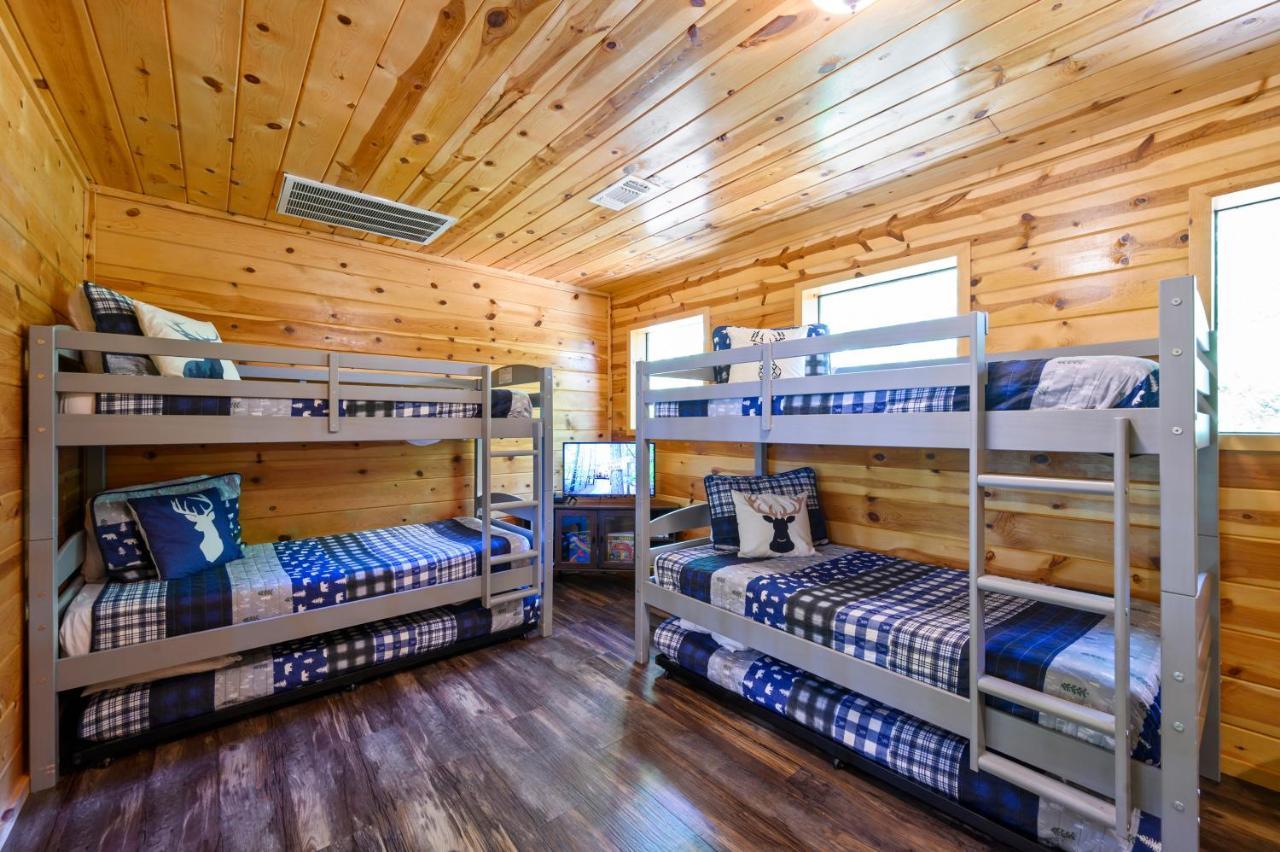 Hickory Bear - Cabin Surrounded By Pines, Sleeps 10, Hot Tub, Fire Pit, Arcade, Foosball Table & Deck Slide Broken Bow Εξωτερικό φωτογραφία