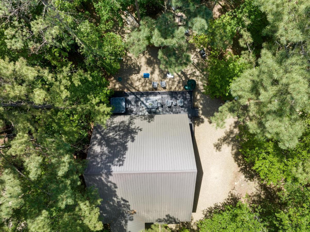 Hickory Bear - Cabin Surrounded By Pines, Sleeps 10, Hot Tub, Fire Pit, Arcade, Foosball Table & Deck Slide Broken Bow Εξωτερικό φωτογραφία