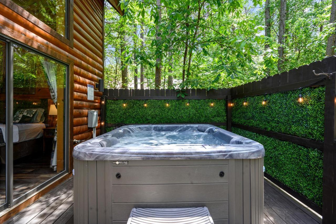 Hickory Bear - Cabin Surrounded By Pines, Sleeps 10, Hot Tub, Fire Pit, Arcade, Foosball Table & Deck Slide Broken Bow Εξωτερικό φωτογραφία