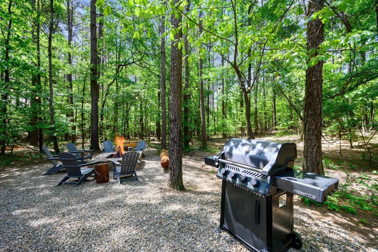 Hickory Bear - Cabin Surrounded By Pines, Sleeps 10, Hot Tub, Fire Pit, Arcade, Foosball Table & Deck Slide Broken Bow Εξωτερικό φωτογραφία